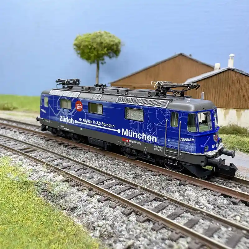 Jusqu'à Épuisement Des Stocks Locomotive électrique Re 421 394-8 livrée publicitaire «Zurich-Munich», CFF/SBB, Ep. VI - FLEISCHMANN 732405 - N 1/160
