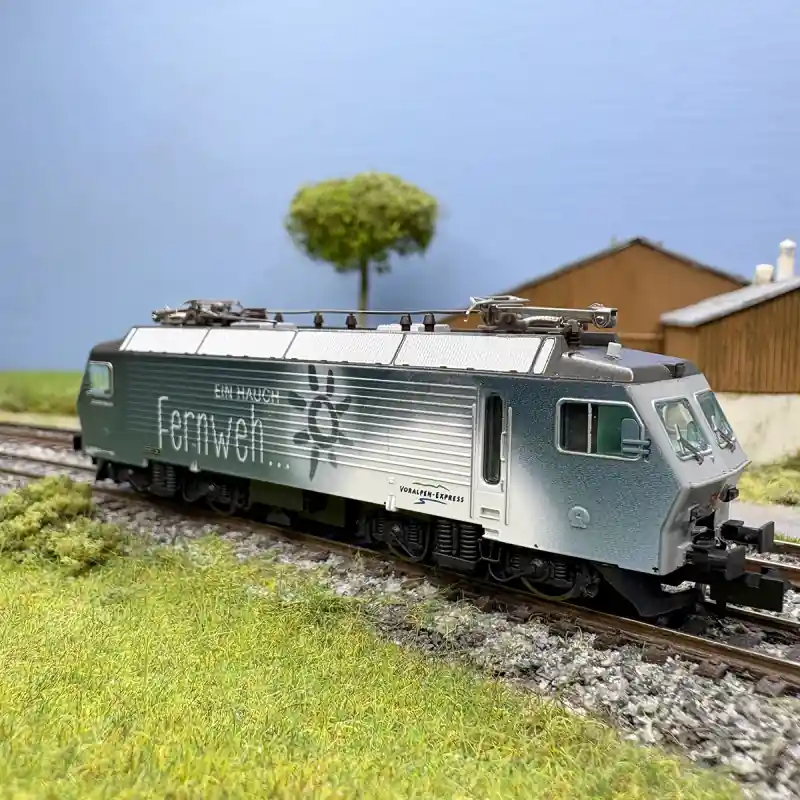 Locomotive électrique Re 446 017, "Fernweh", SOB, Ep. VI, digital son - HOBBYTRAIN H28408S - N 1/160 Expédition Rapide