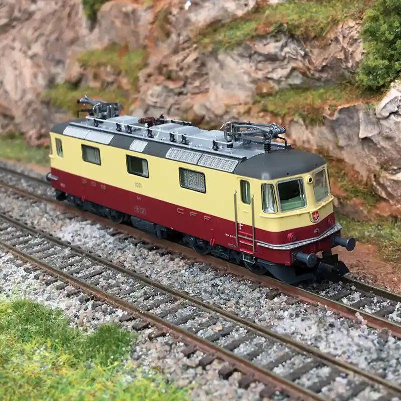 Locomotive électrique Re 4/4 II 11251, CFF/SBB, Ep. IV/V - Fleischmann 732400 - N 1/160 Vente Flash
