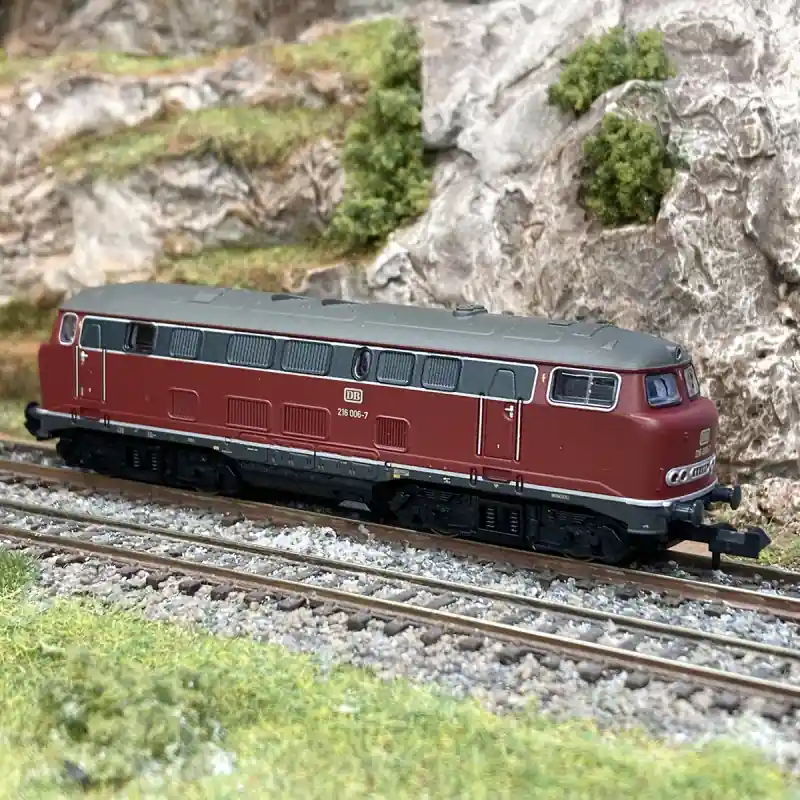 Locomotive diesel BR 216 006-7, "Lollo", DB, Ep IV, Digital son - MINITRIX 16166 - N 1/160 Achetez Aujourd'hui