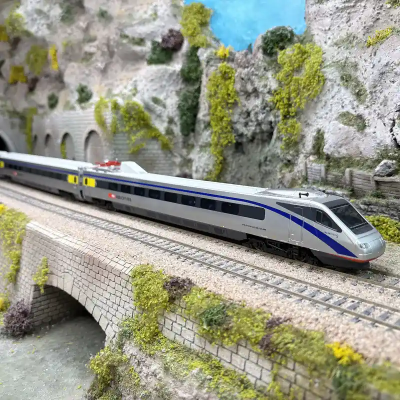 Offre Limitée Train à grande vitesse pendulaire ETR 470 N°9, "Insubrico", SBB CFF, Ep. VI, digital son - RIVAROSSI HR2964S - HO 1/87
