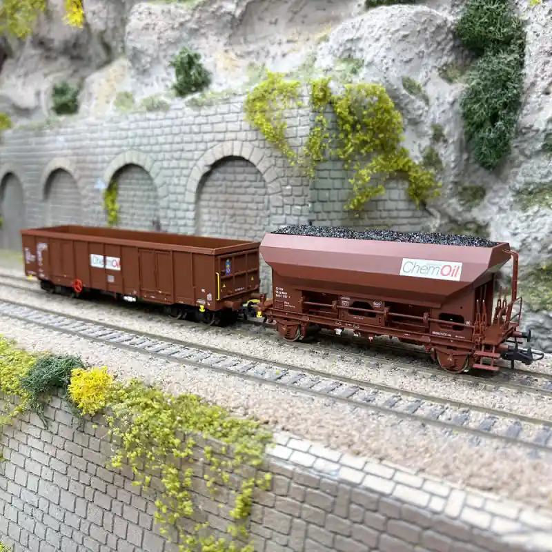 2 wagons marchandises, trémie et tombereau, Chemoil, Ep. VI - ROCO 6600221 - HO 1/87 Jusqu'à Épuisement Des Stocks
