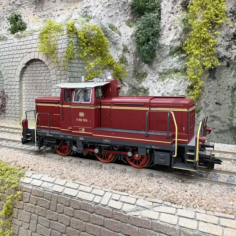 Locomotive diesel de manœuvre, V 60 334, DB, Ep. III, digital son - TRIX 25600 - HO 1/87 Offre Du Jour