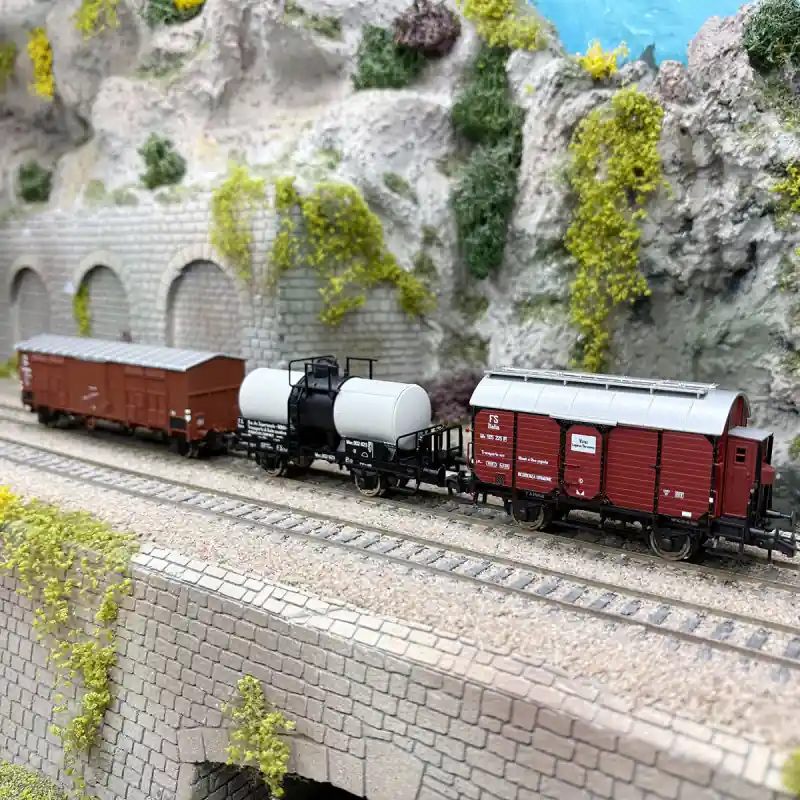 Dernier Modèle 3 wagons marchandises ligne secondaire, FS, Ep. III - ROCO 6600229 - HO 1/87