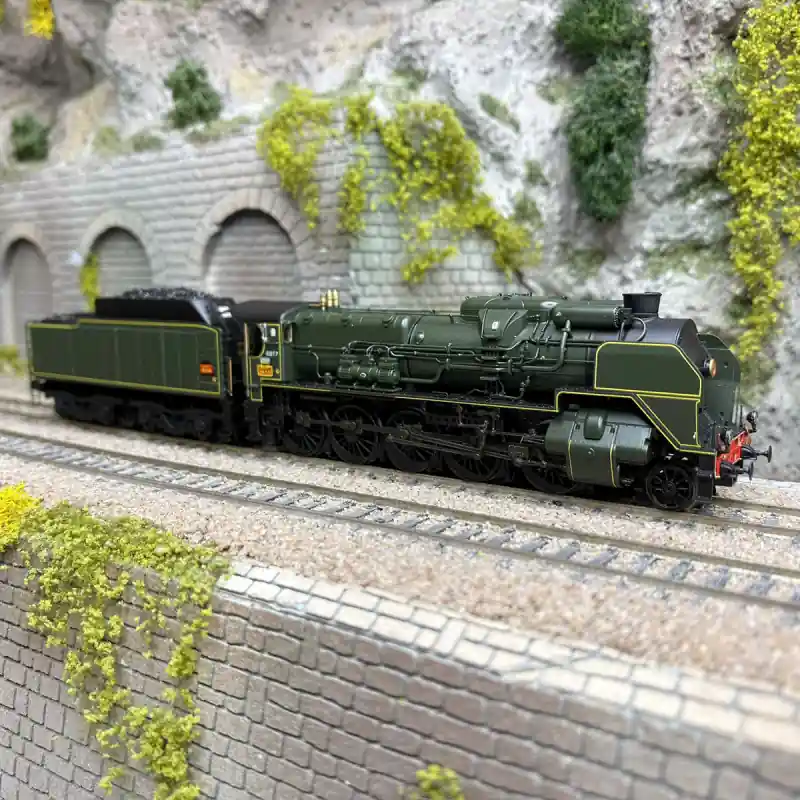 Achetez Aujourd'hui Locomotive à vapeur 2.150 P 81 + tender 34 P 82, Longueau, SNCF, Ep. III digital son AC - R37 41203ACDS - HO 1/87