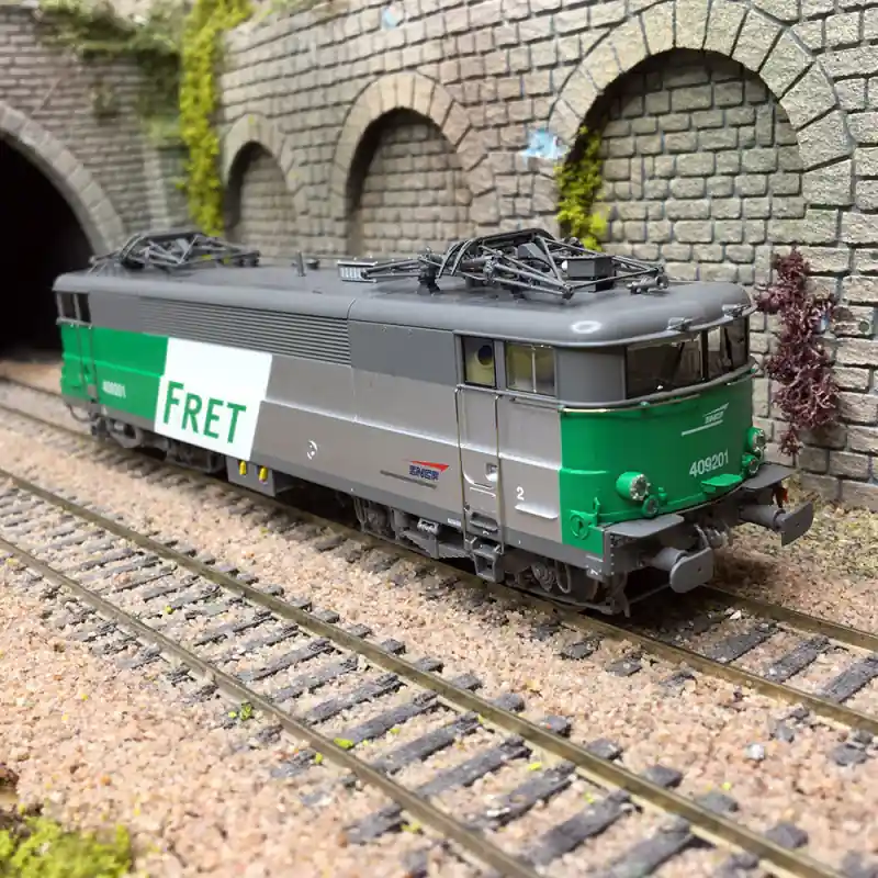 Locomotive électrique BB 9201 "FRET" Tours-St Pierre, SNCF, 3R AC, Ep. V - REE MB-198SAC - HO 1/87 Bon Plan
