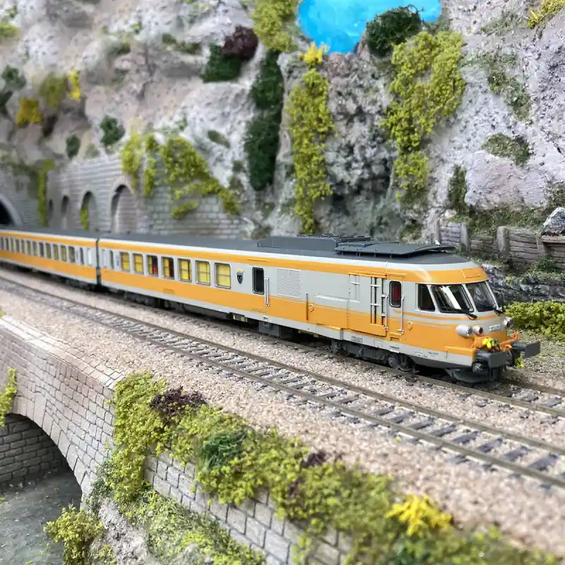 Rame RTG N°37, dépôt de Caen, livrée gris béton, blason "Tours", SNCF, Ep IV et V - EPM E221504 - H0 1/87 Bon Marché