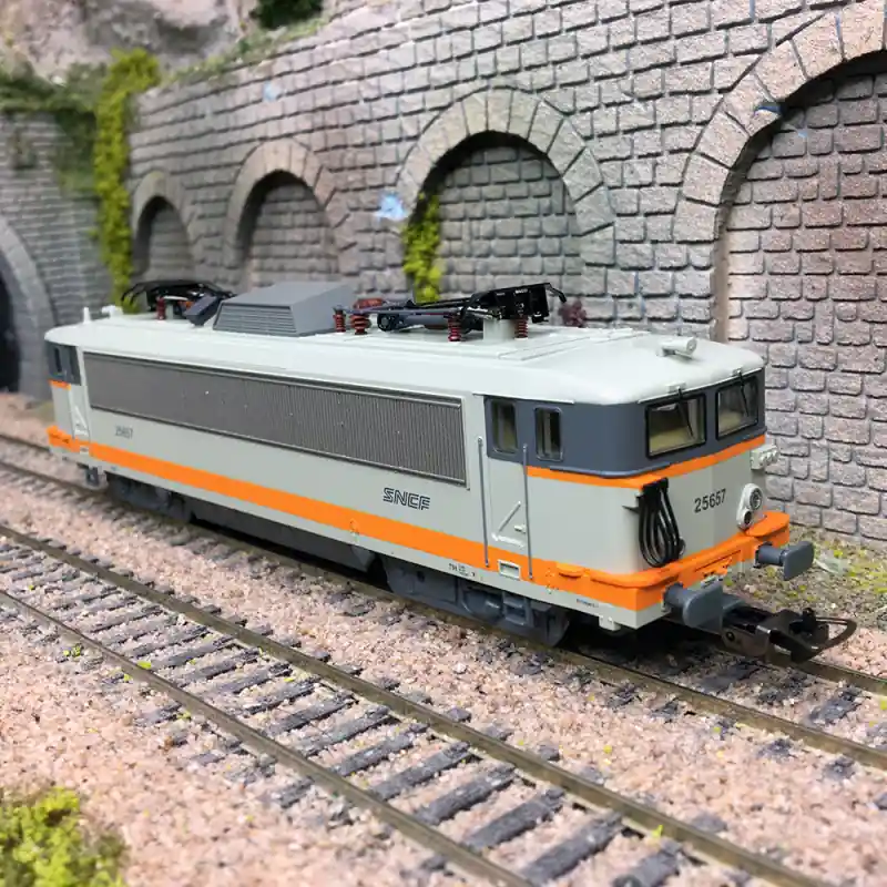 Locomotive électrique BB 25657, SNCF, Ep. IV - PIKO 96539 - HO 1/87 Prix Bas