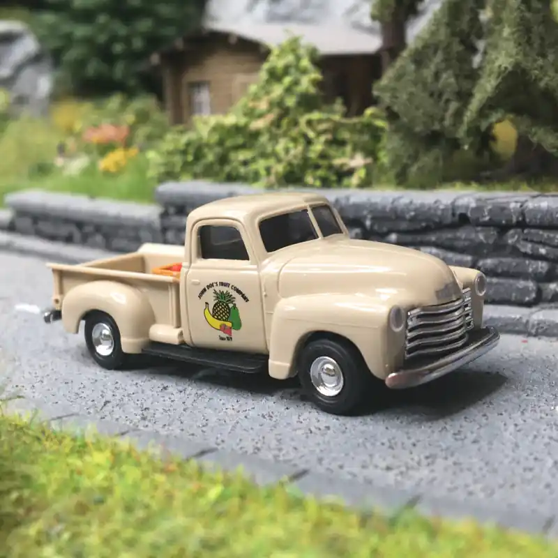 Chevrolet Pick-Up, Fruit Company avec charge de fruits, Marron crème - BUSCH 48245 - HO 1/87 Promotion