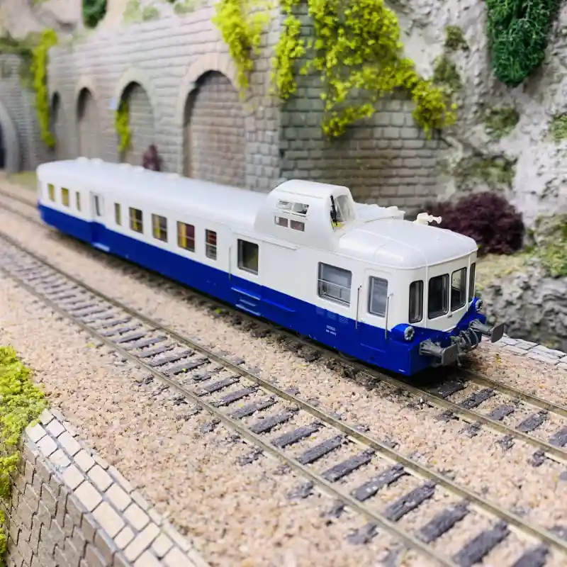 Prix Réduit Autorail XBD 93953, 2CL, "Picasso" Sotteville, Sncf, Ep IVb - Lsmodels 10132 - HO 1/87