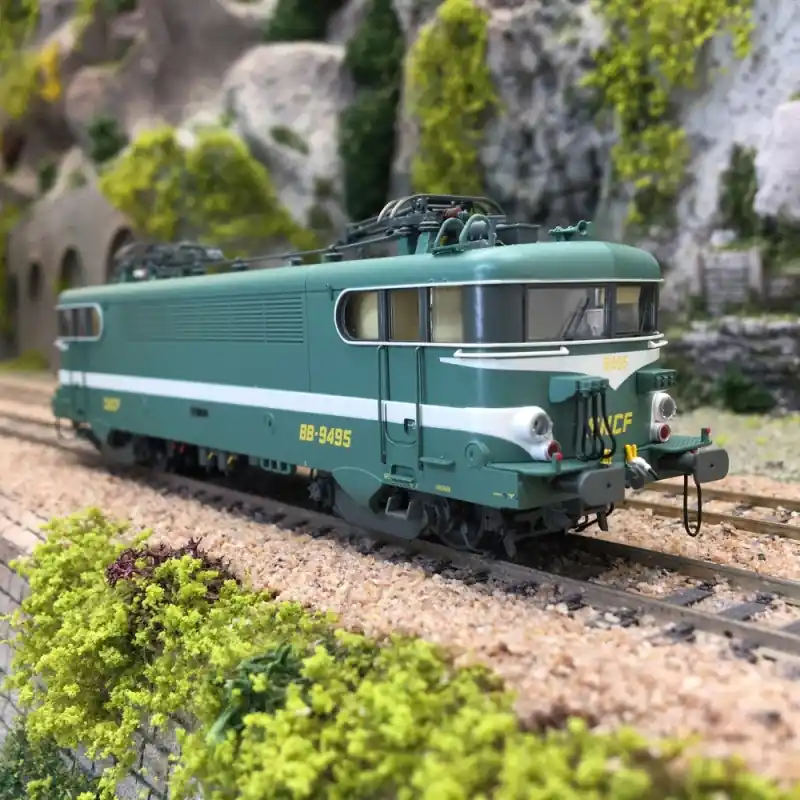 Petit Prix Locomotive BB-9495 Béziers Dépôt Avignon SNCF Ep IV 3R-HO 1/87-LSMODELS 10714