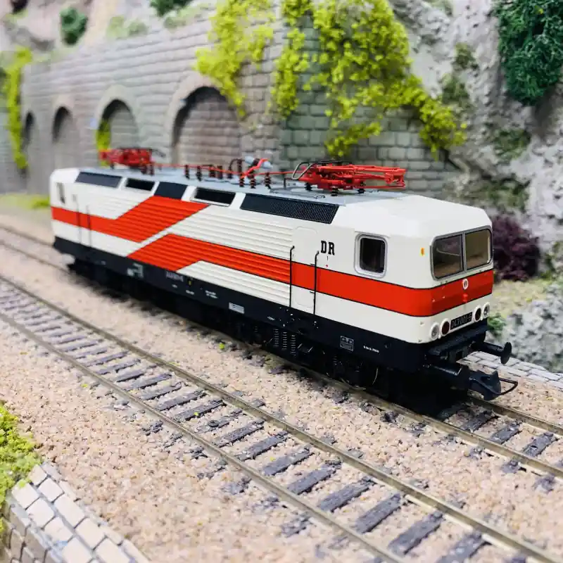 Locomotive électrique 243 001-5 « Dame Blanche », DR, Ep IV, digital son - ROCO 7510025 - HO 1/87 Meilleur Choix
