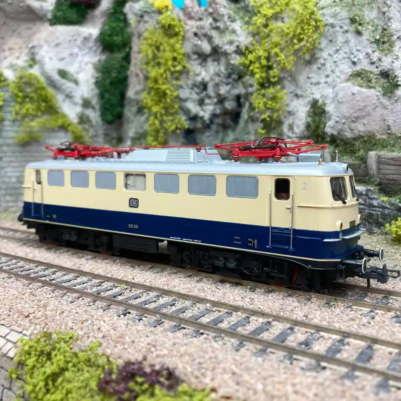 Commande En Gros Locomotive électrique E 10 251, DB, Ep III, digital son 3R - ROCO 79622 - HO 1/87