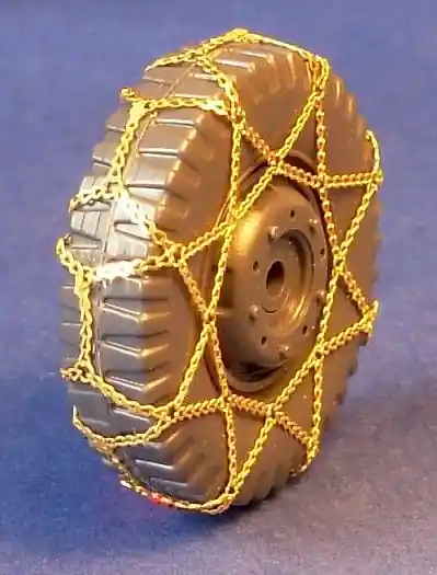 Super Prix Minor 351024 Tyre chains for German SdKfz234 armoured car