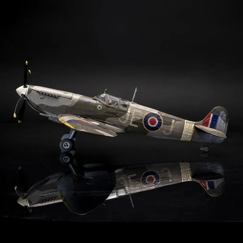 Pas Cher OcCre 2WW01 Supermarine Spitfire Mk IXC EN398